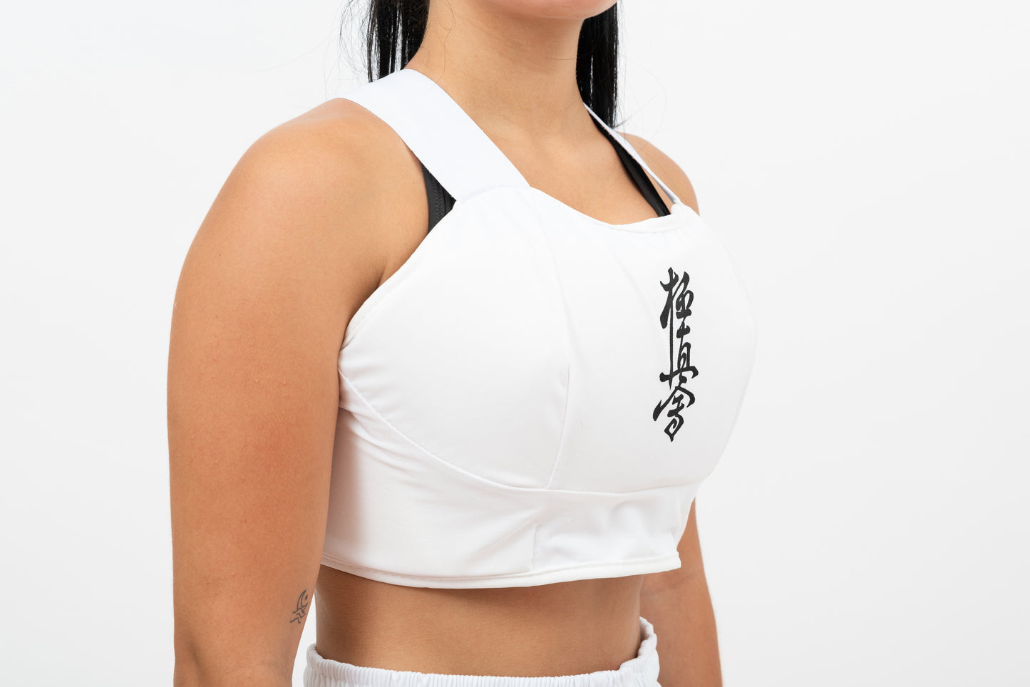 Pectoral femenino kyokushin